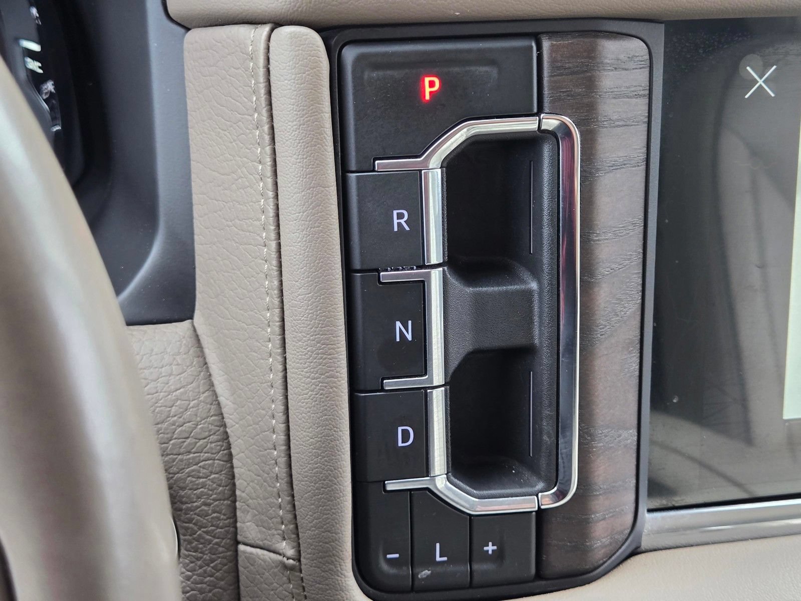Used 2024 GMC Yukon XL Denali w/ Advanced Technology Package AWD/4WD image 24