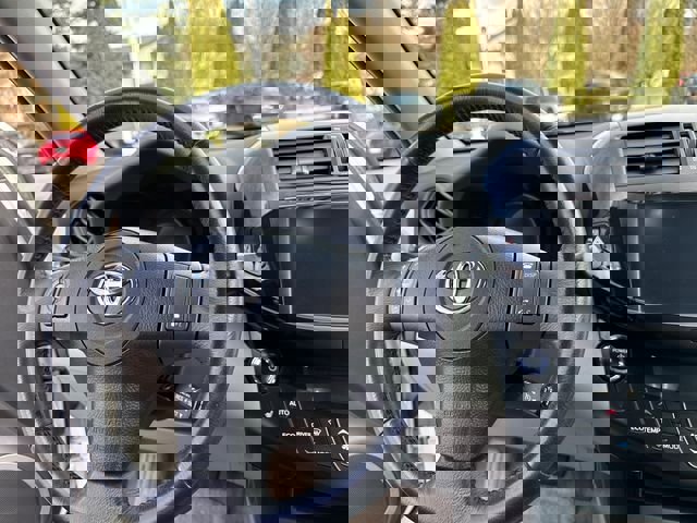 Used 2014 Toyota RAV4 EV FWD image 22