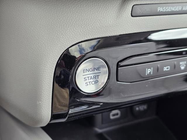 New 2024 Ford Escape SE w/ PHEV Premium Package image 31