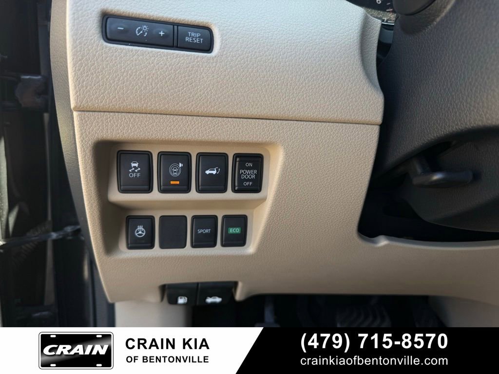 Used 2017 Nissan Rogue SV w/ SV Premium Package FWD image 11