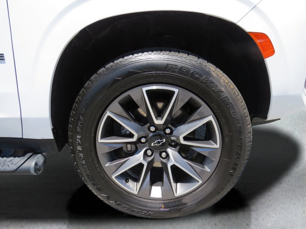 Used 2023 Chevrolet Tahoe Z71 w/ Luxury Package AWD/4WD image 12