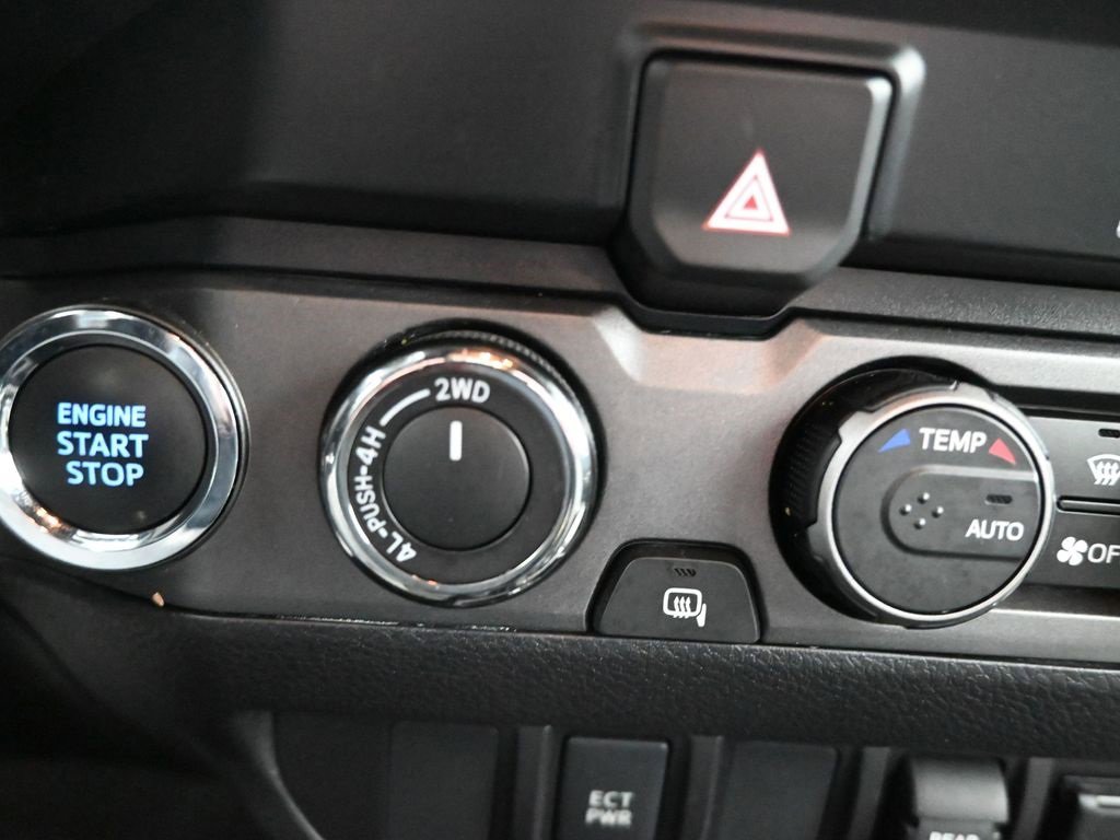 Used 2022 Toyota Tacoma TRD Off-Road image 18