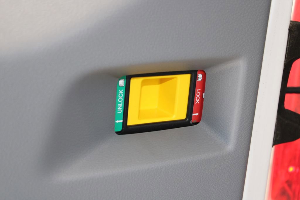 Used 2018 Ford Transit 350 XL image 17