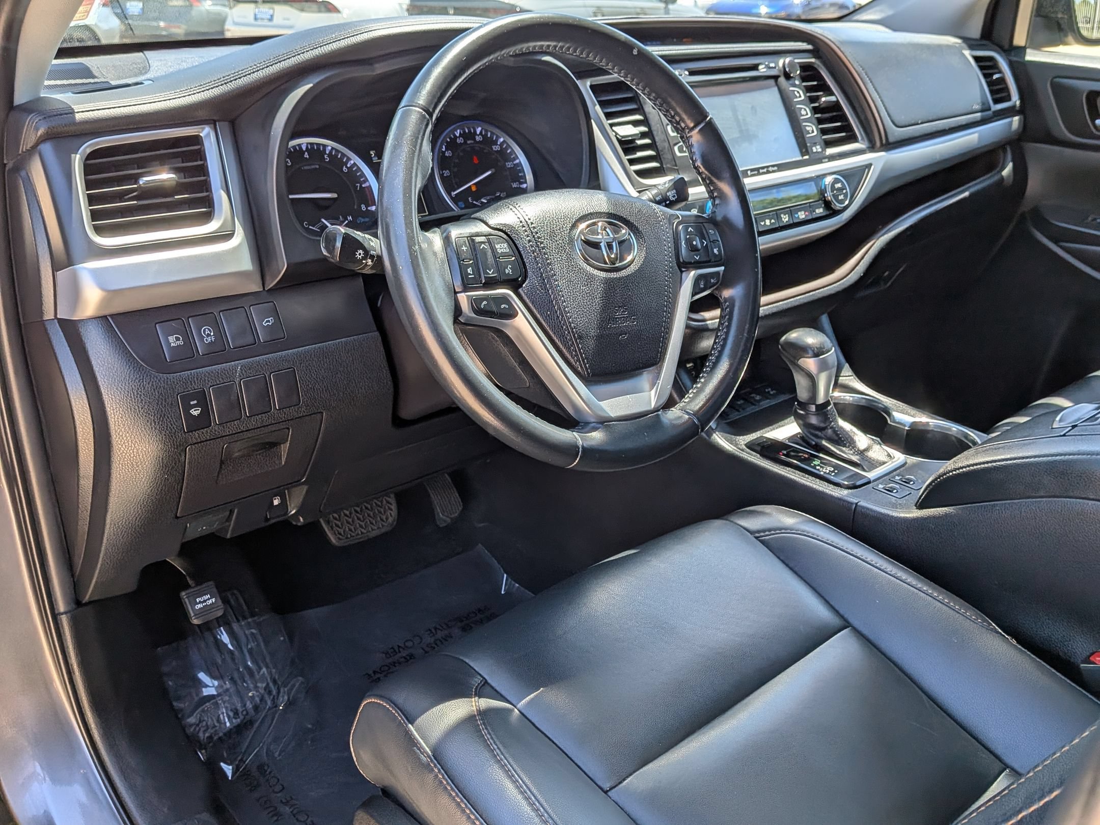 Used 2019 Toyota Highlander XLE AWD/4WD image 10