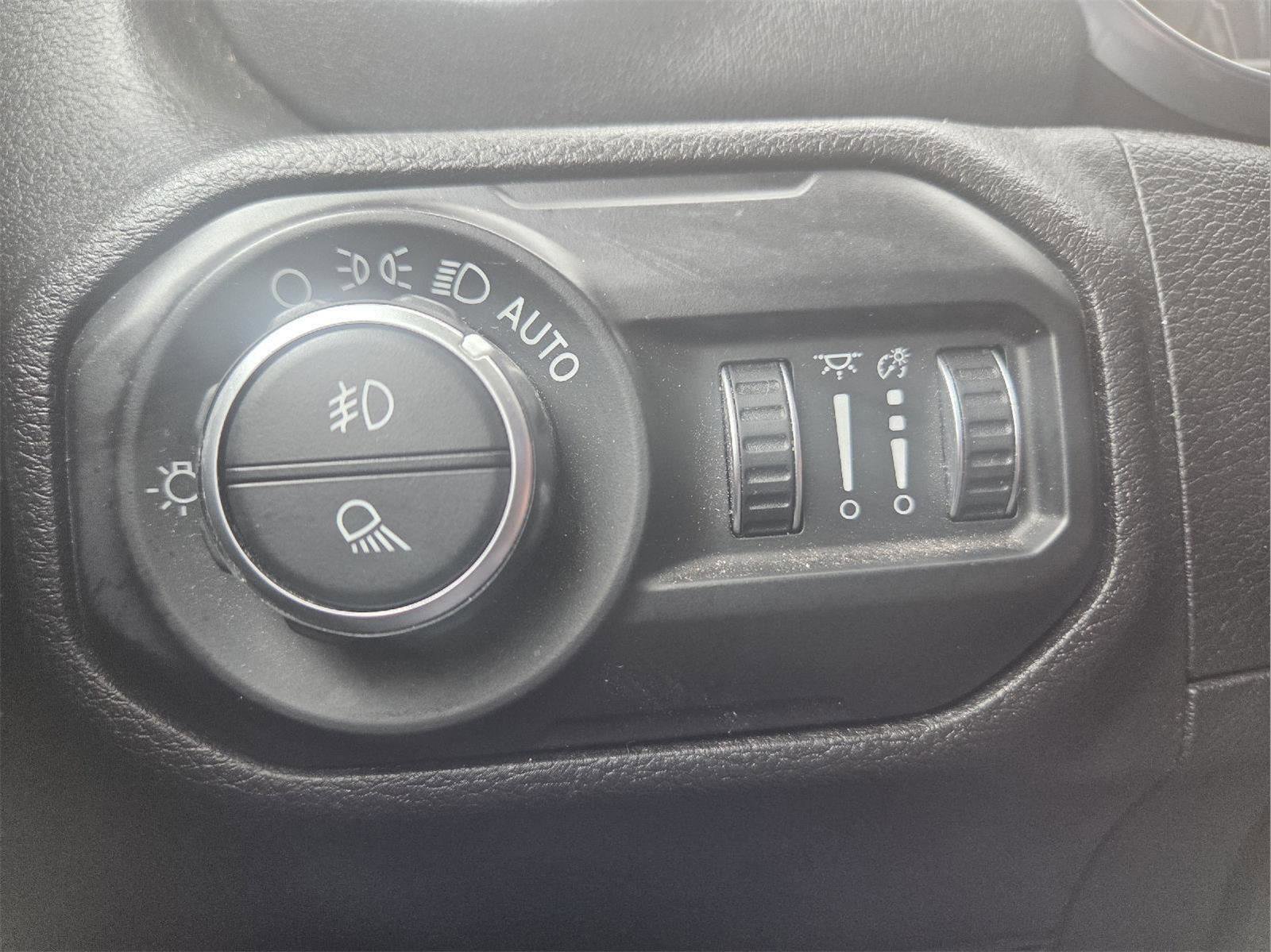 Used 2020 Jeep Gladiator Overland image 13