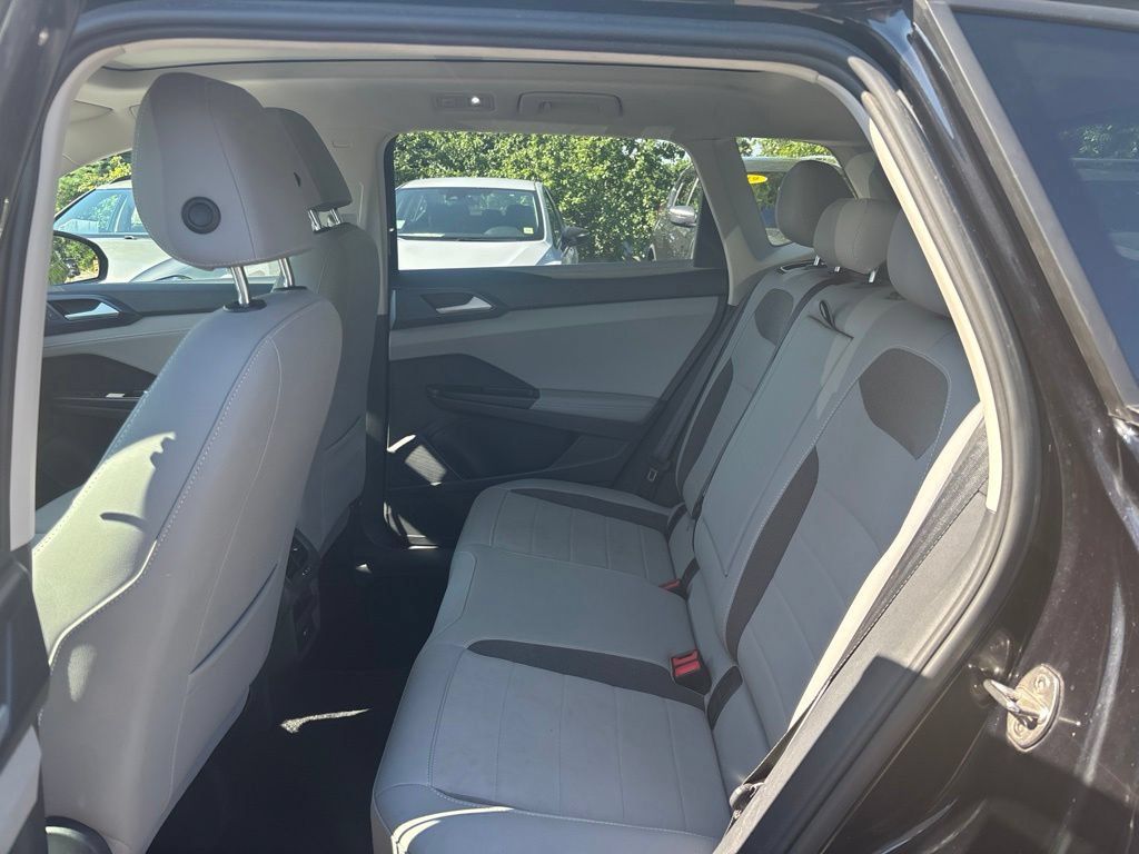 Used 2024 Volkswagen Taos SE w/ Panoramic Sunroof Package AWD/4WD image 13