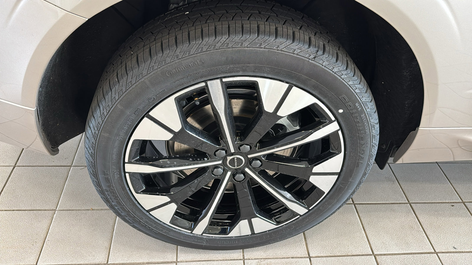 New 2026 Volvo XC60 T8 Plus w/ Protection Package Premier image 31