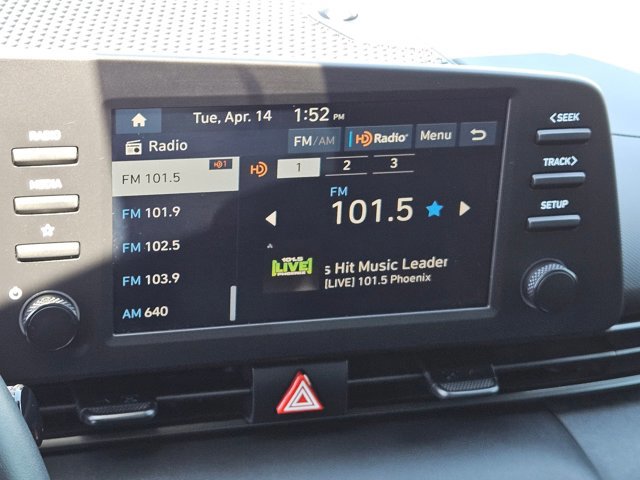 Used 2025 Hyundai Elantra Sport image 13