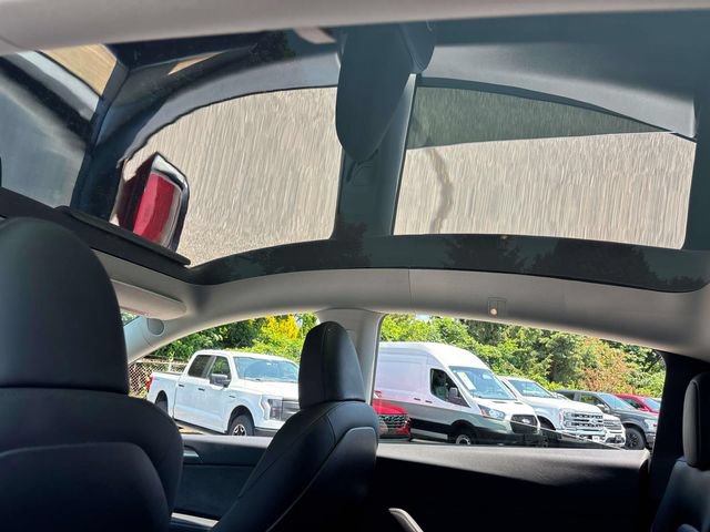 Used 2022 Tesla Model Y Long Range AWD/4WD image 11