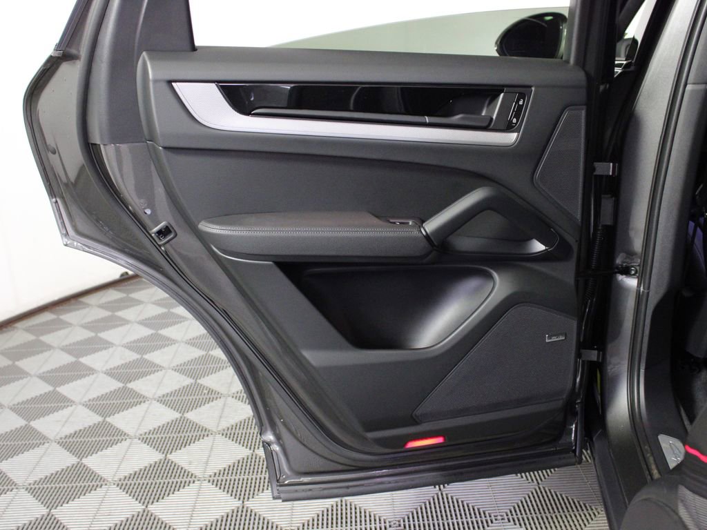 Certified 2026 Porsche Cayenne Coupe image 32