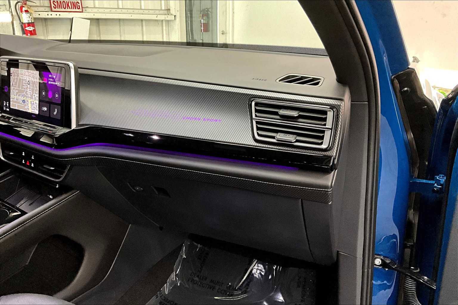 Used 2025 Volkswagen Atlas Cross Sport SEL image 19