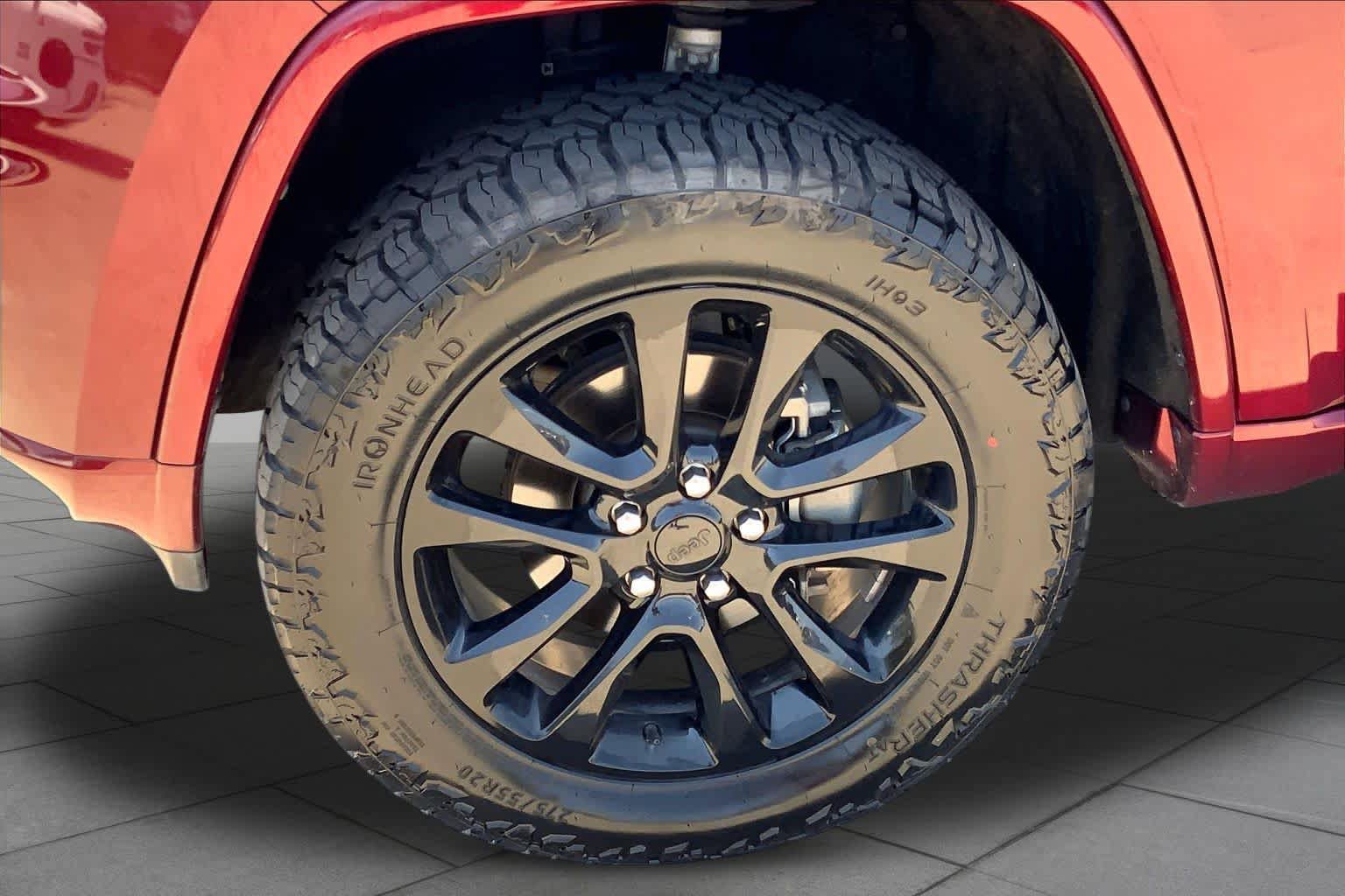 Used 2020 Jeep Grand Cherokee Altitude AWD/4WD image 10