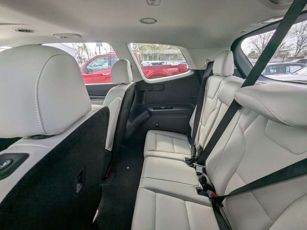 Used 2025 Kia Telluride S image 4