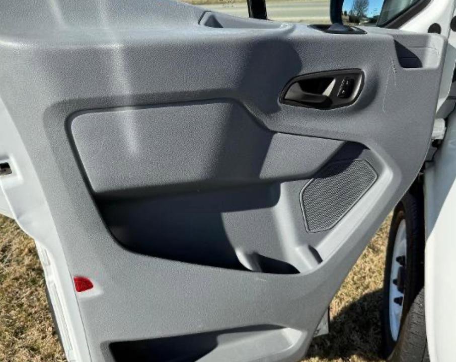 Used 2018 Ford Transit 150 148 Medium Roof RWD image 5