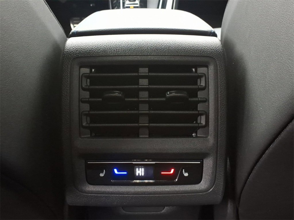 Used 2023 Volkswagen Golf 20th Anniversary Edition image 26