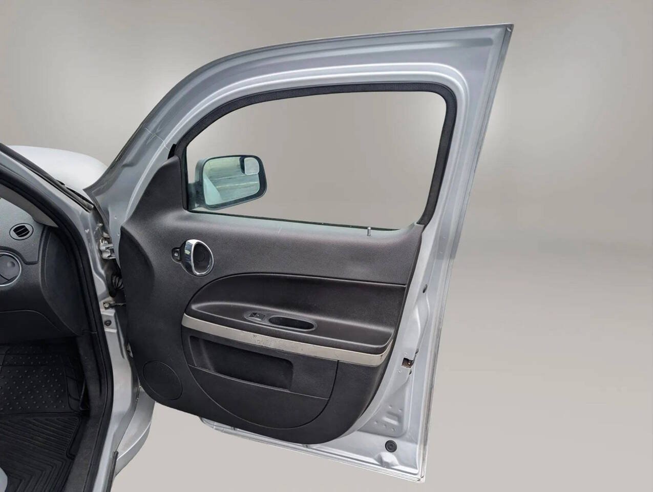 Used 2011 Chevrolet HHR LS FWD image 29