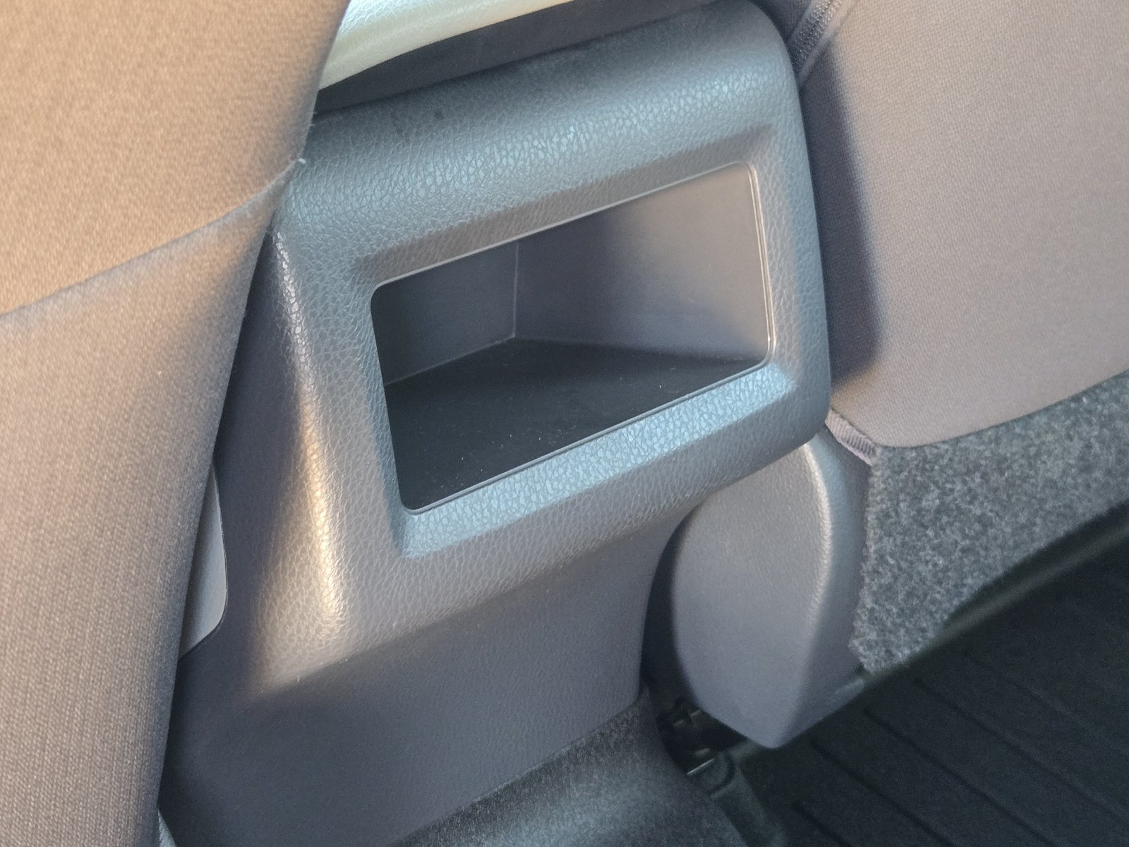 Used 2018 Toyota Camry LE FWD image 33