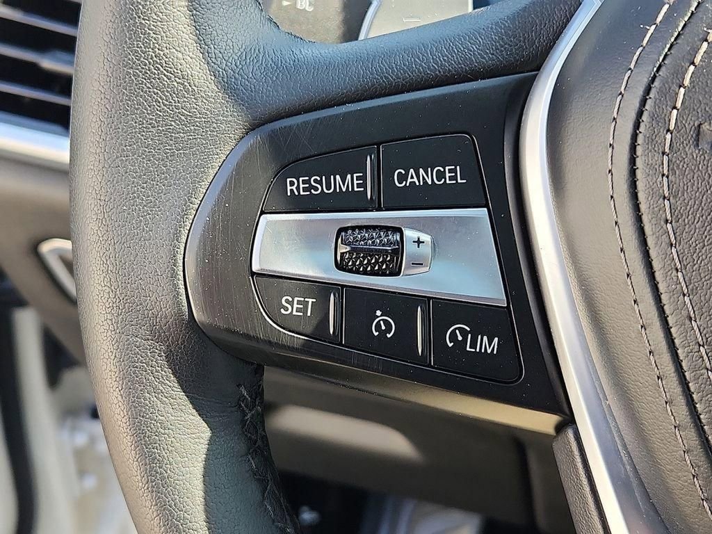 Used 2022 BMW X5 xDrive40i w/ Parking Assistance Package image 23