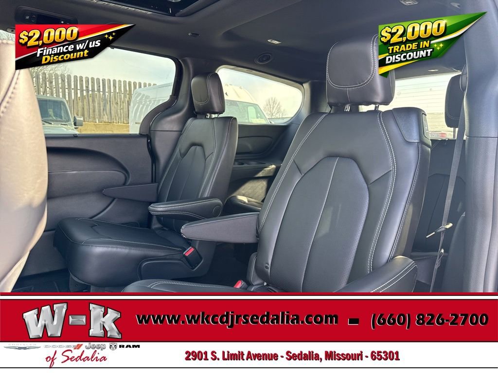 New 2026 Chrysler Pacifica Select AWD/4WD image 16