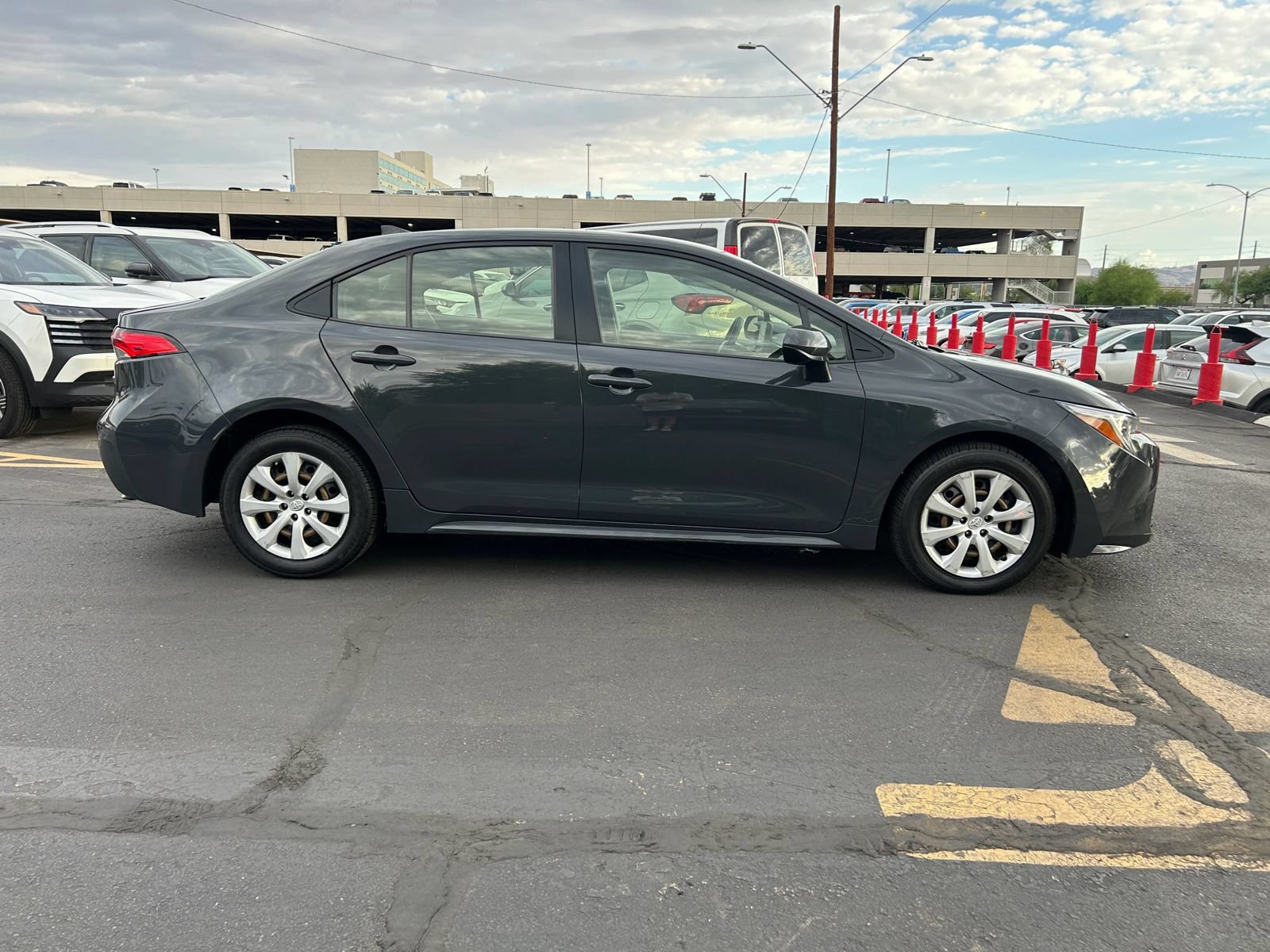 Used 2023 Toyota Corolla LE FWD image 4