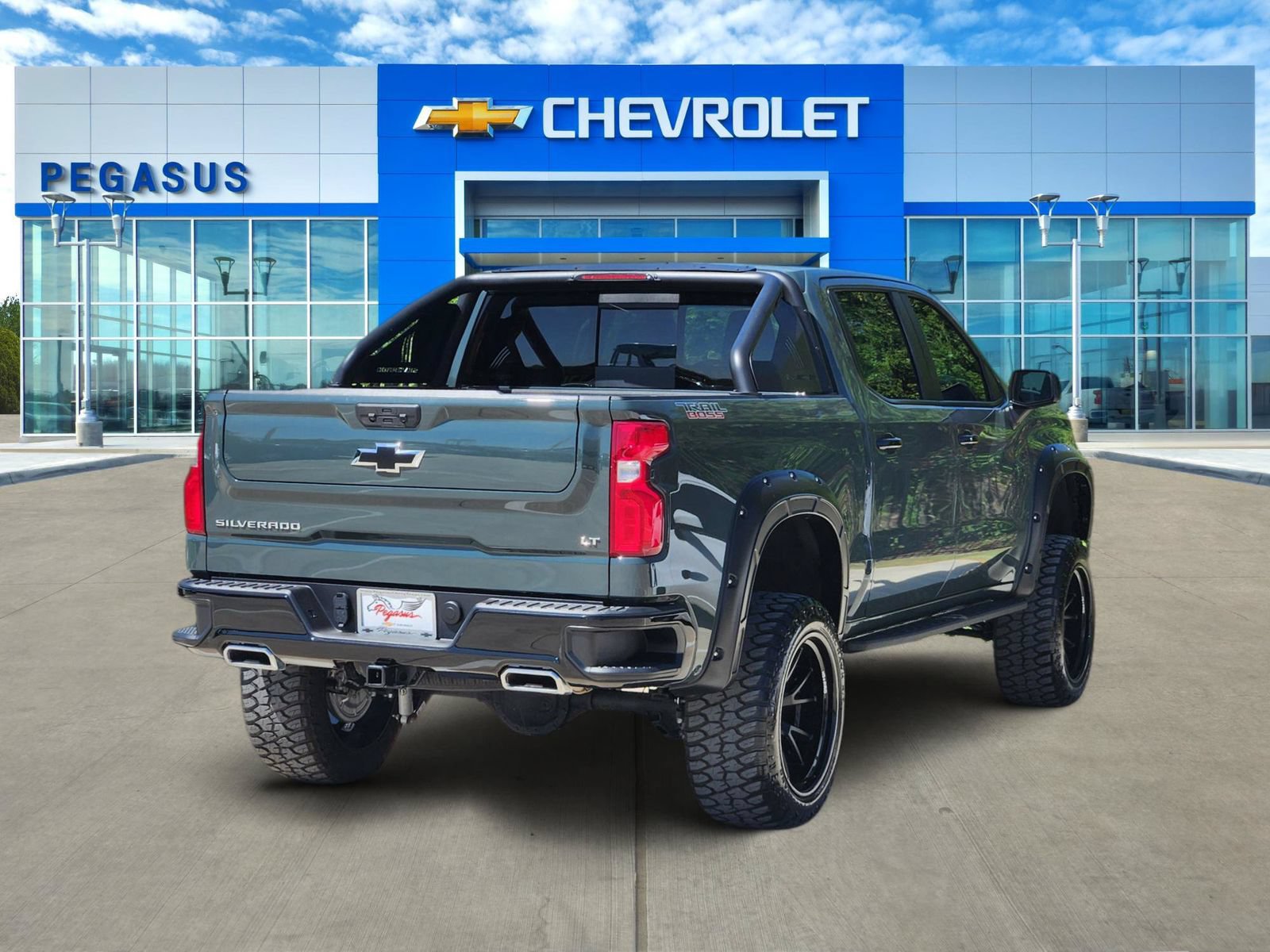 Used 2025 Chevrolet Silverado 1500 LT Trail Boss AWD/4WD image 5
