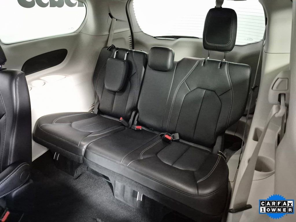 Used 2024 Chrysler Pacifica Touring-L image 22