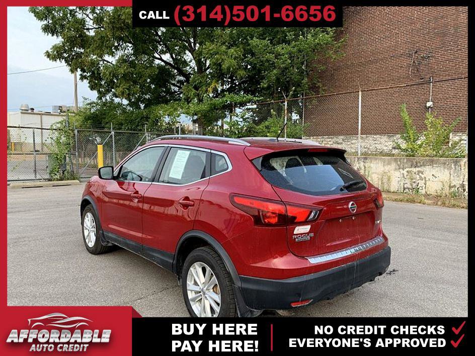 Used 2017 Nissan Rogue Sport SV image 3