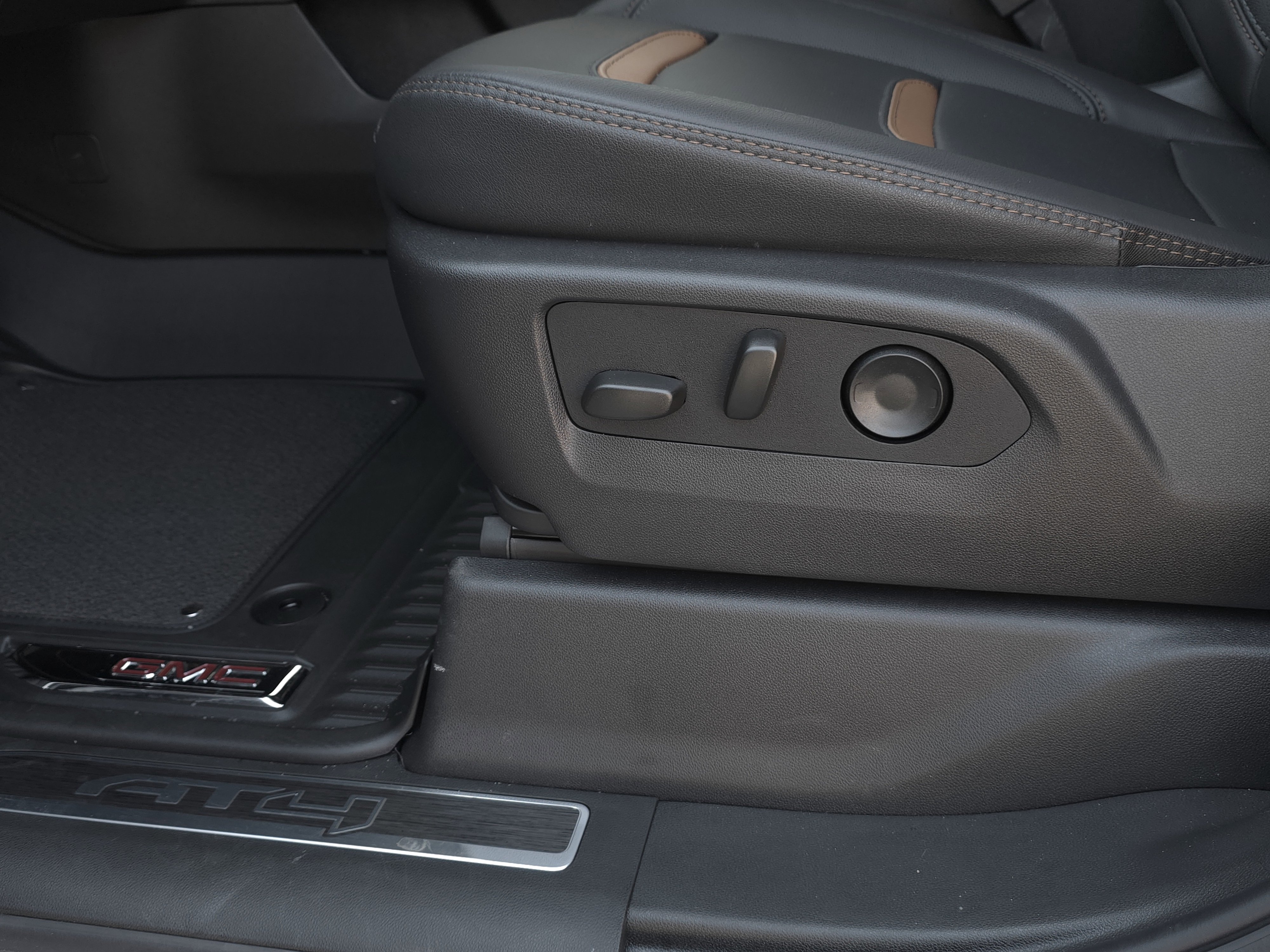 New 2026 GMC Sierra 2500 AT4 w/ AT4 Premium Plus Package image 11