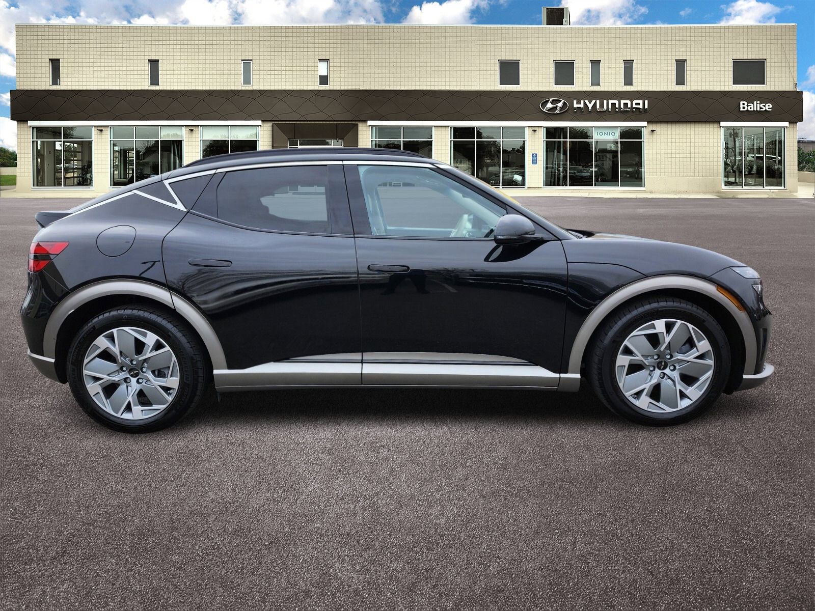 Used 2025 Genesis GV60 Advanced AWD/4WD image 2