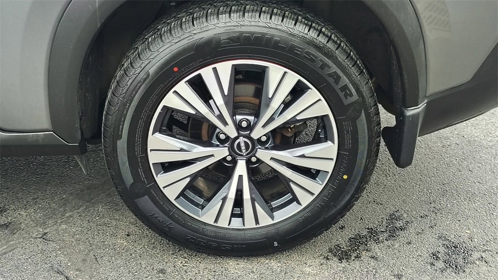 Used 2023 Nissan Rogue SV image 28