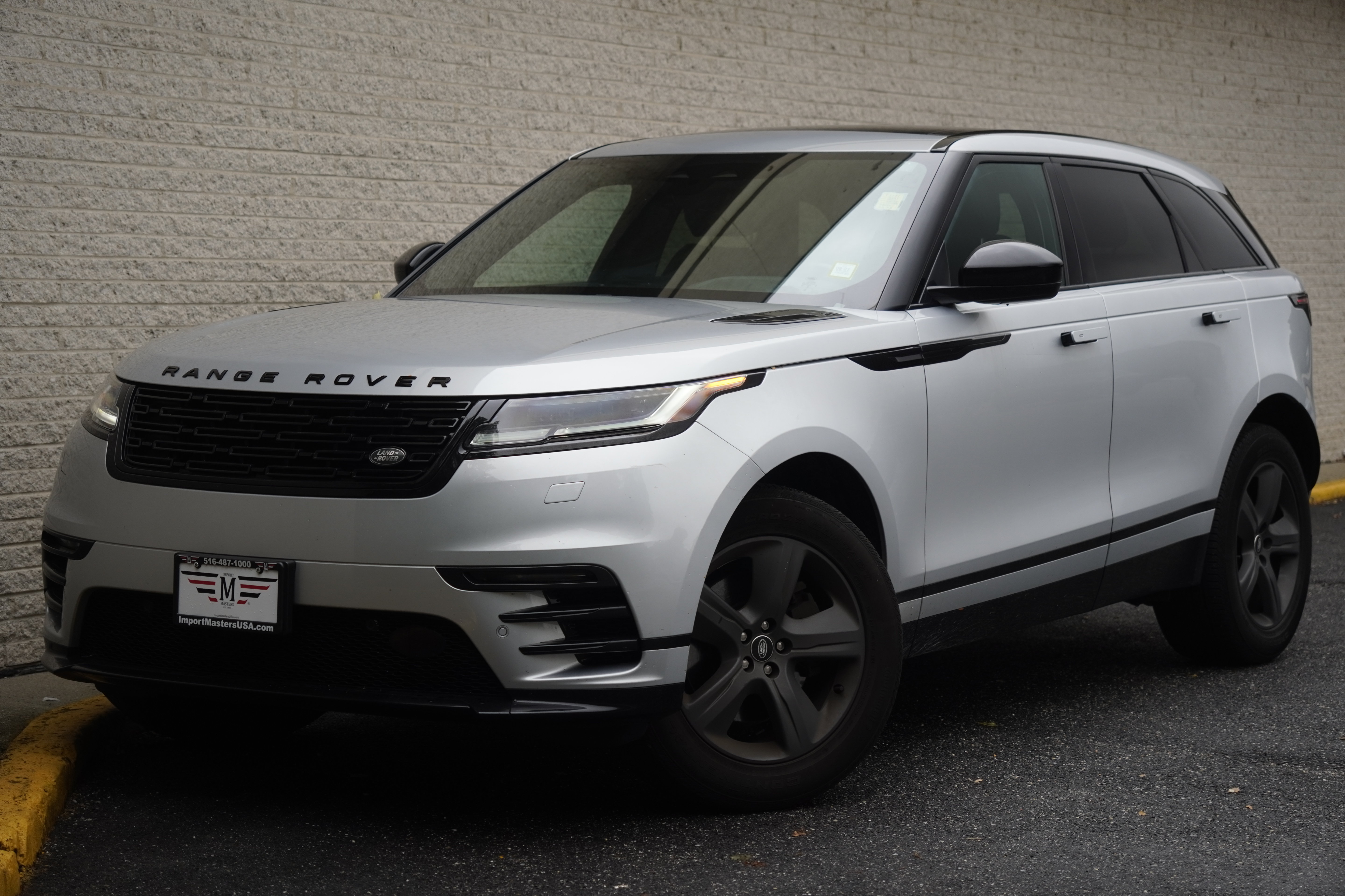 Used 2025 Land Rover Range Rover Velar Dynamic SE AWD/4WD image 2