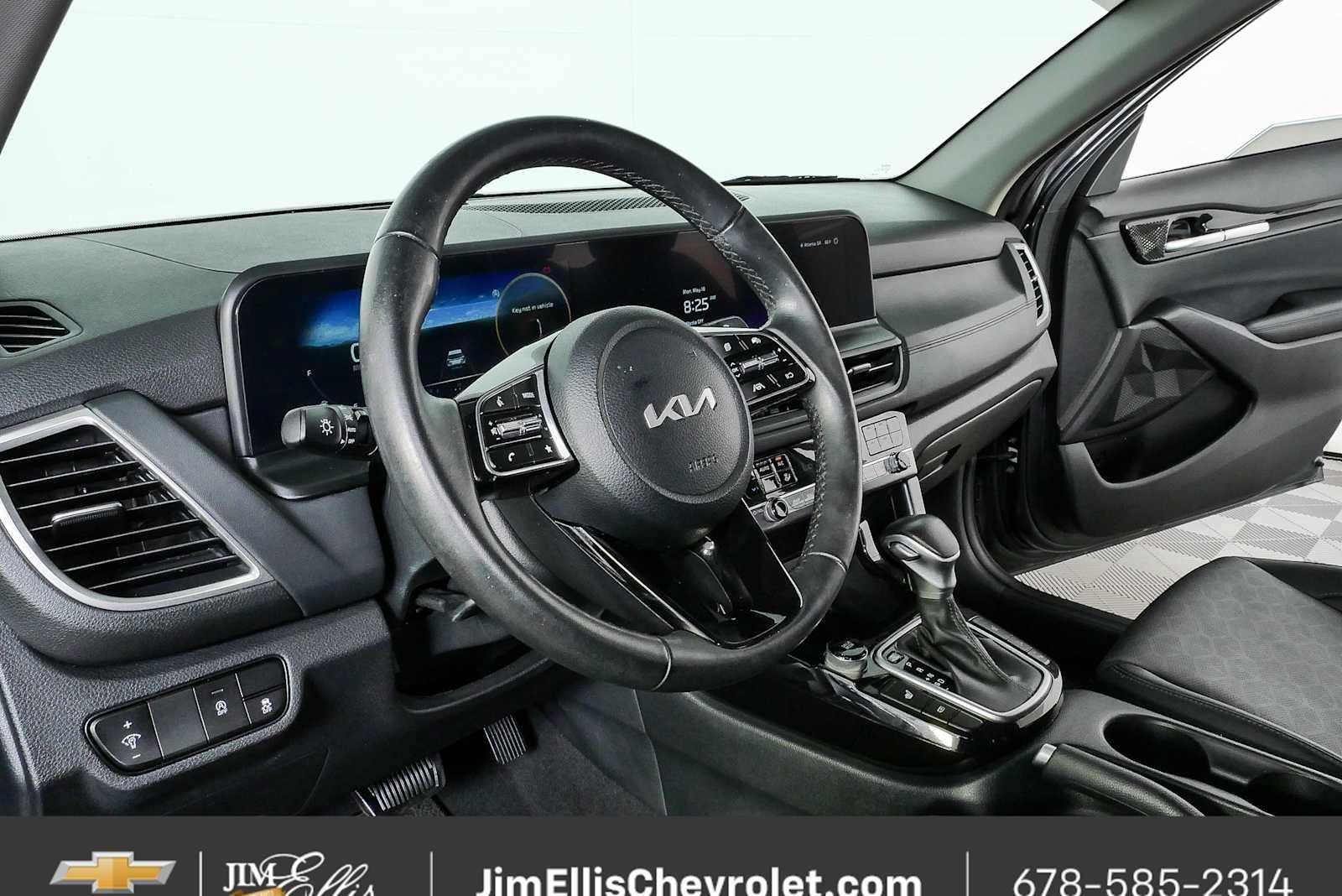 Used 2025 Kia Seltos EX FWD image 4