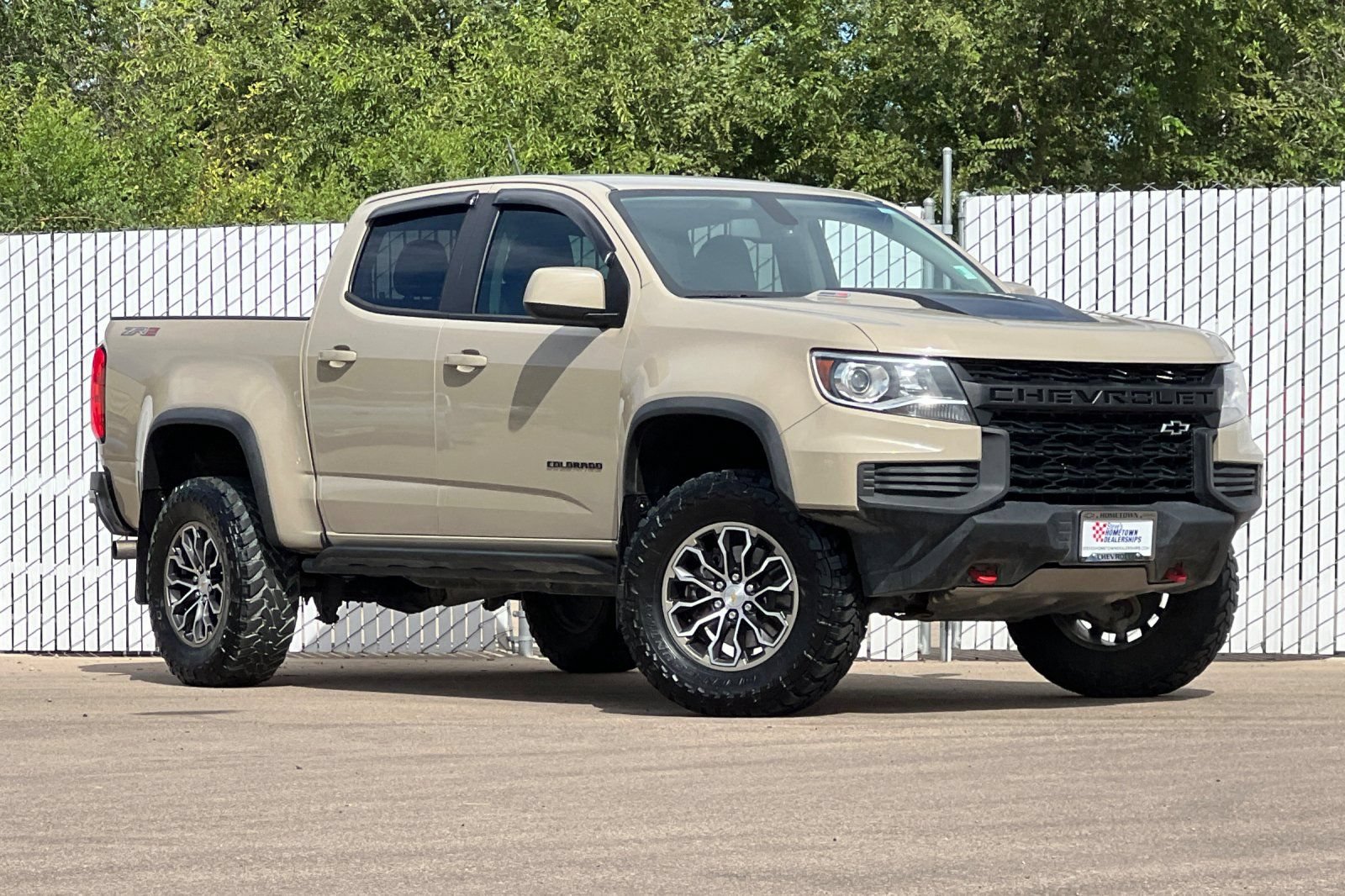 Used 2022 Chevrolet Colorado ZR2 w/ LPO, Door Decal Package AWD/4WD image 2