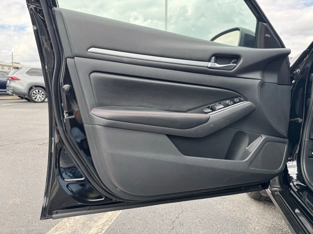 Used 2024 Nissan Altima 2.5 SR image 12