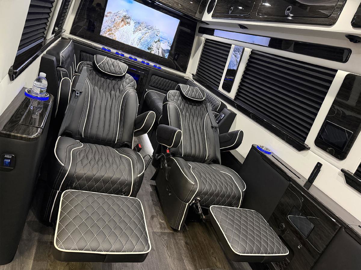 Used 2025 Mercedes-Benz Sprinter 3500 image 2