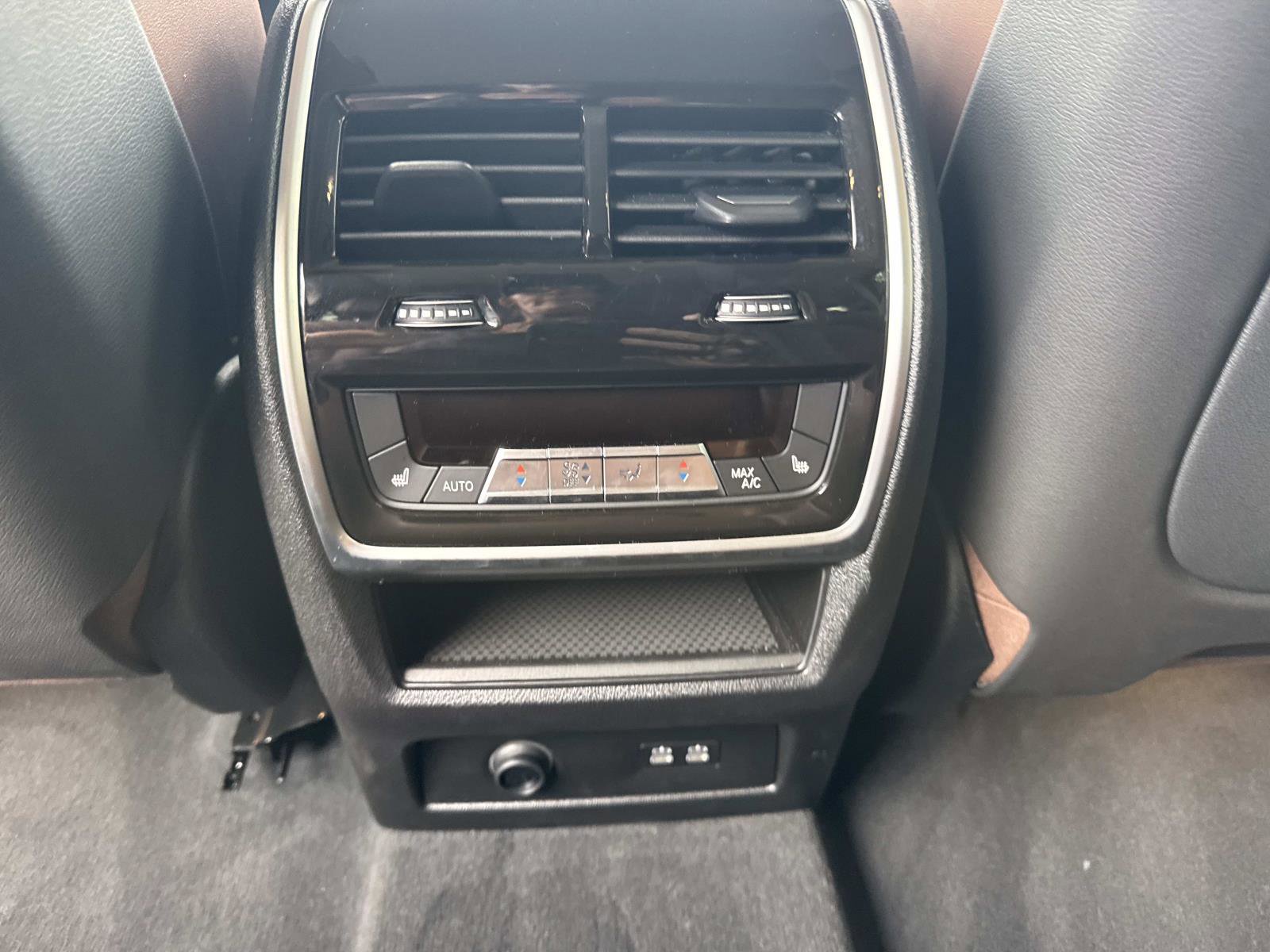 Used 2026 BMW X7 xDrive40i w/ Premium Package image 17