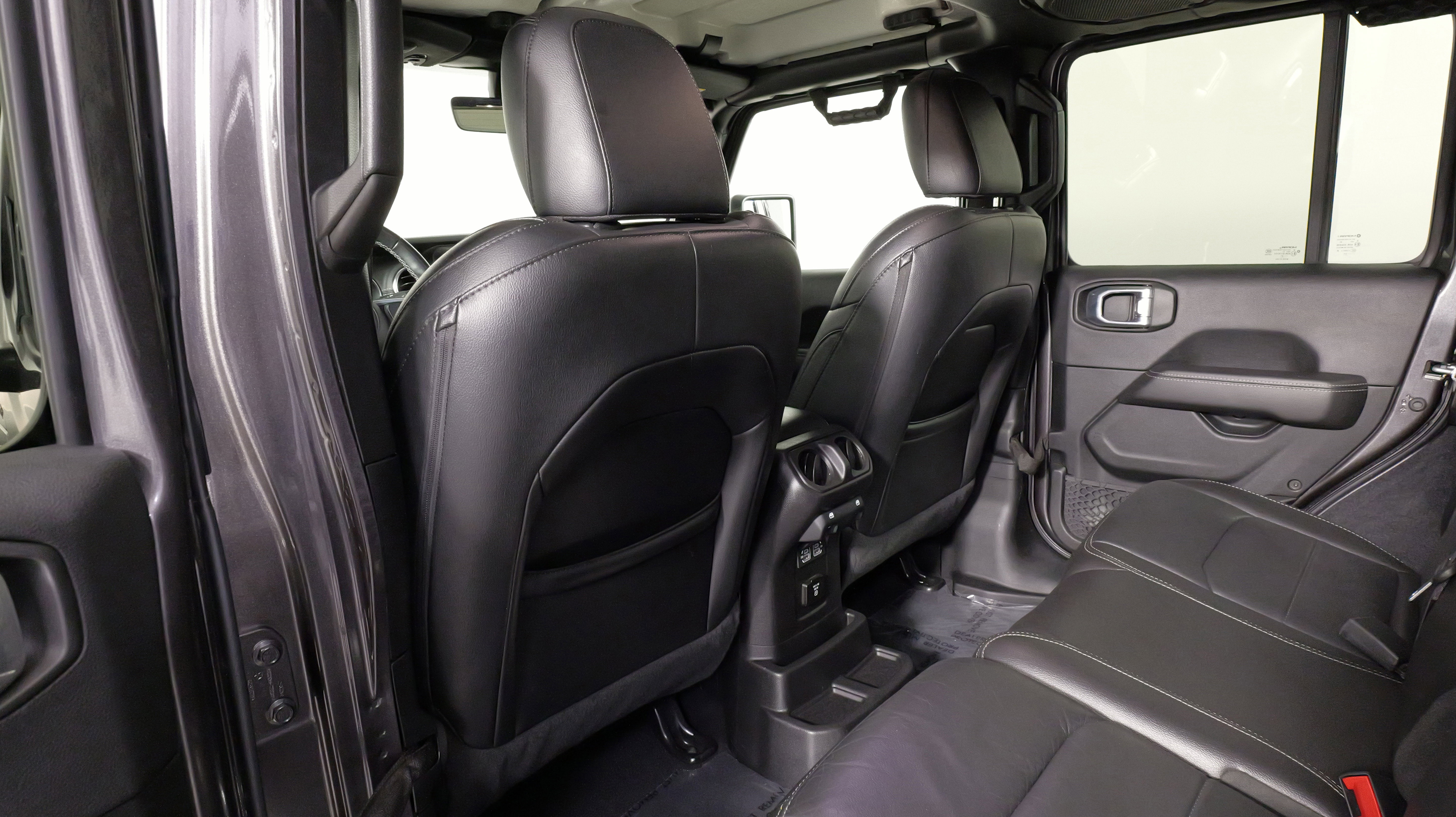 Used 2021 Jeep Wrangler Unlimited Sahara image 34