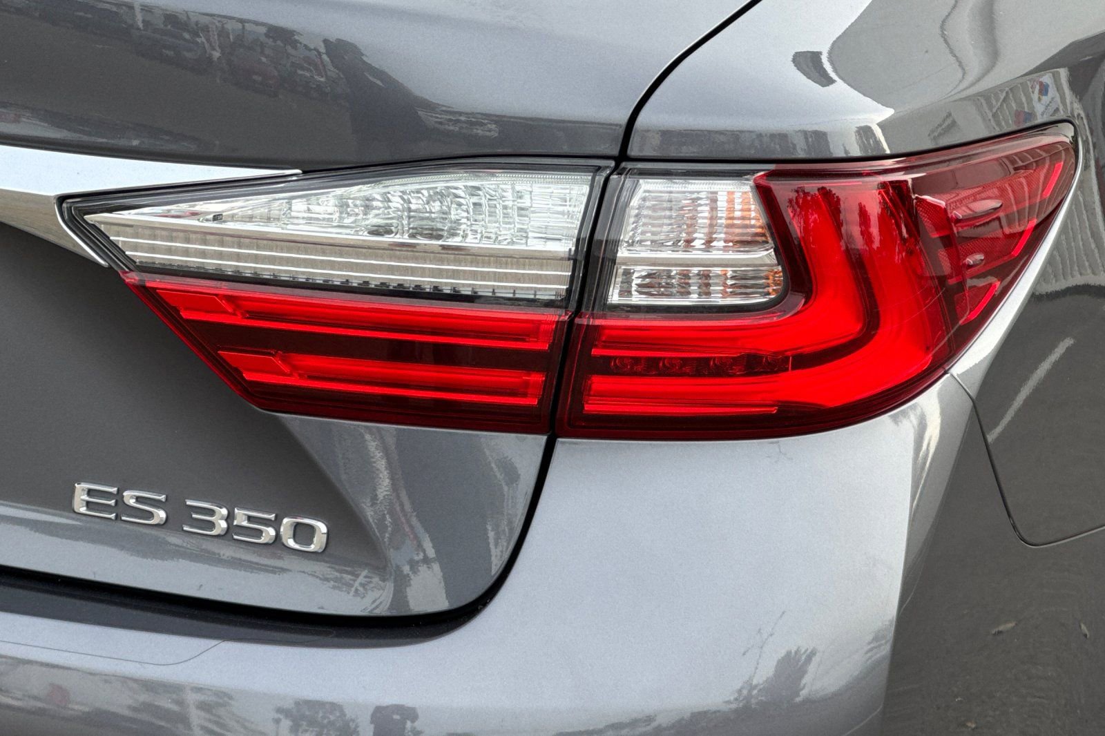 Used 2018 Lexus ES 350 w/ Navigation System Package image 25