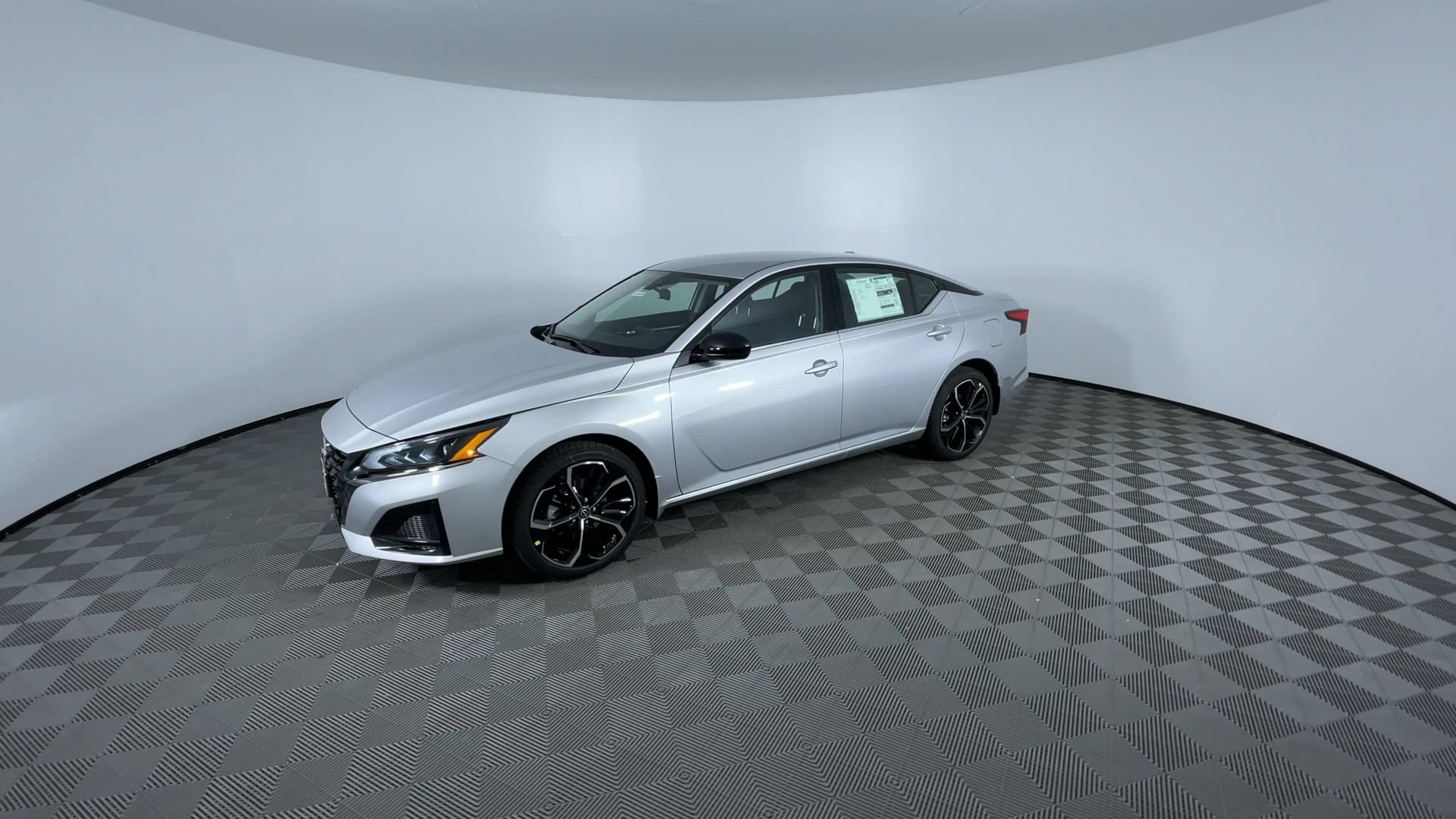 Certified 2025 Nissan Altima 2.5 SR AWD/4WD image 4