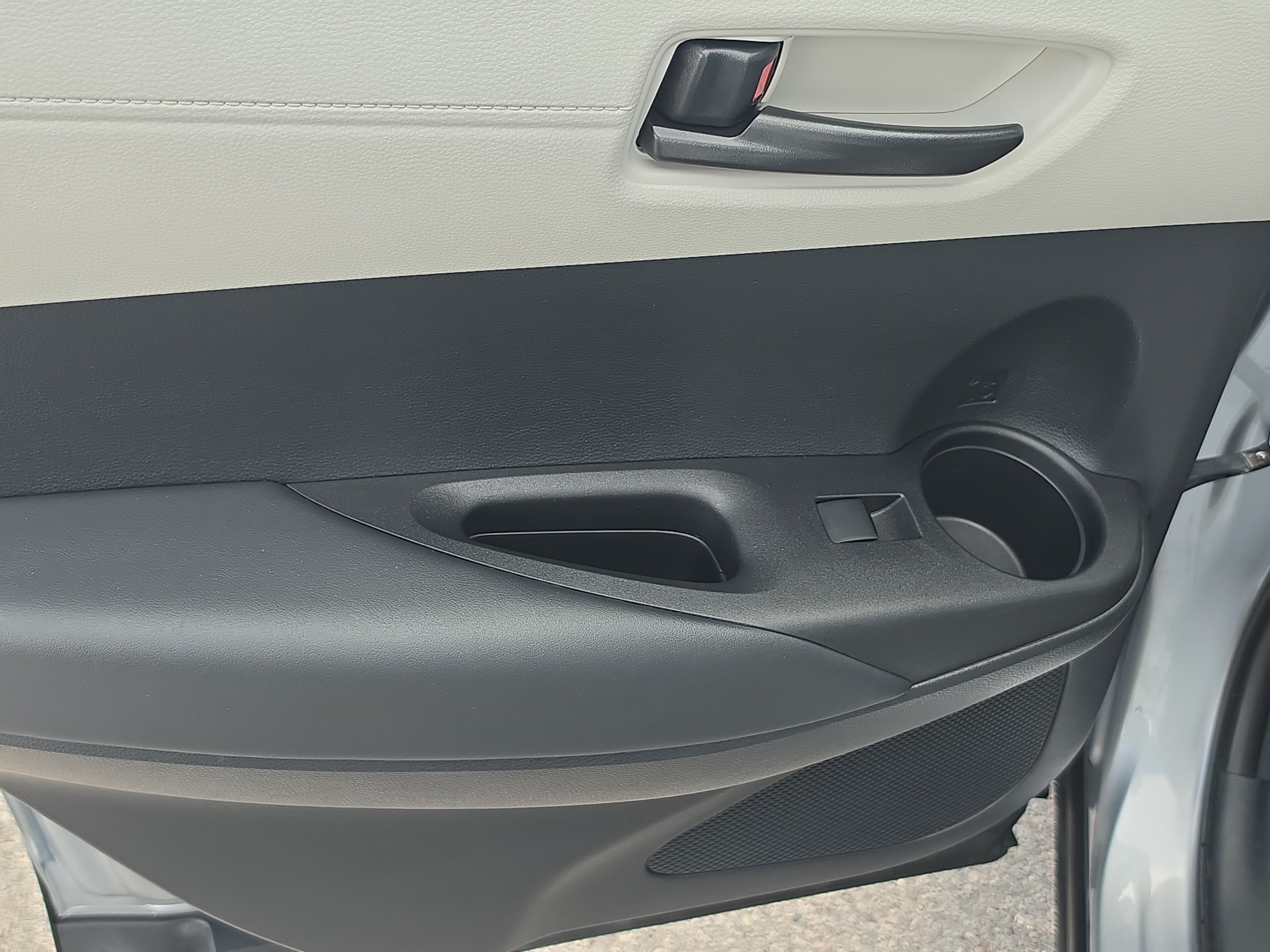Used 2025 Toyota Corolla Cross L FWD image 13