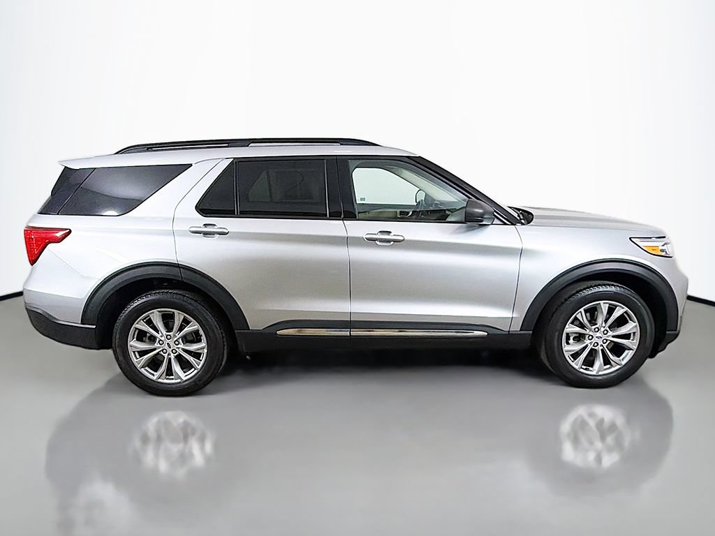 Used 2023 Ford Explorer XLT w/ Equipment Group 202A AWD/4WD image 18
