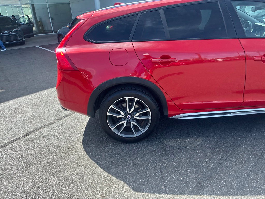 Used 2017 Volvo V60 T5 Cross Country w/ Convenience Package AWD/4WD image 3