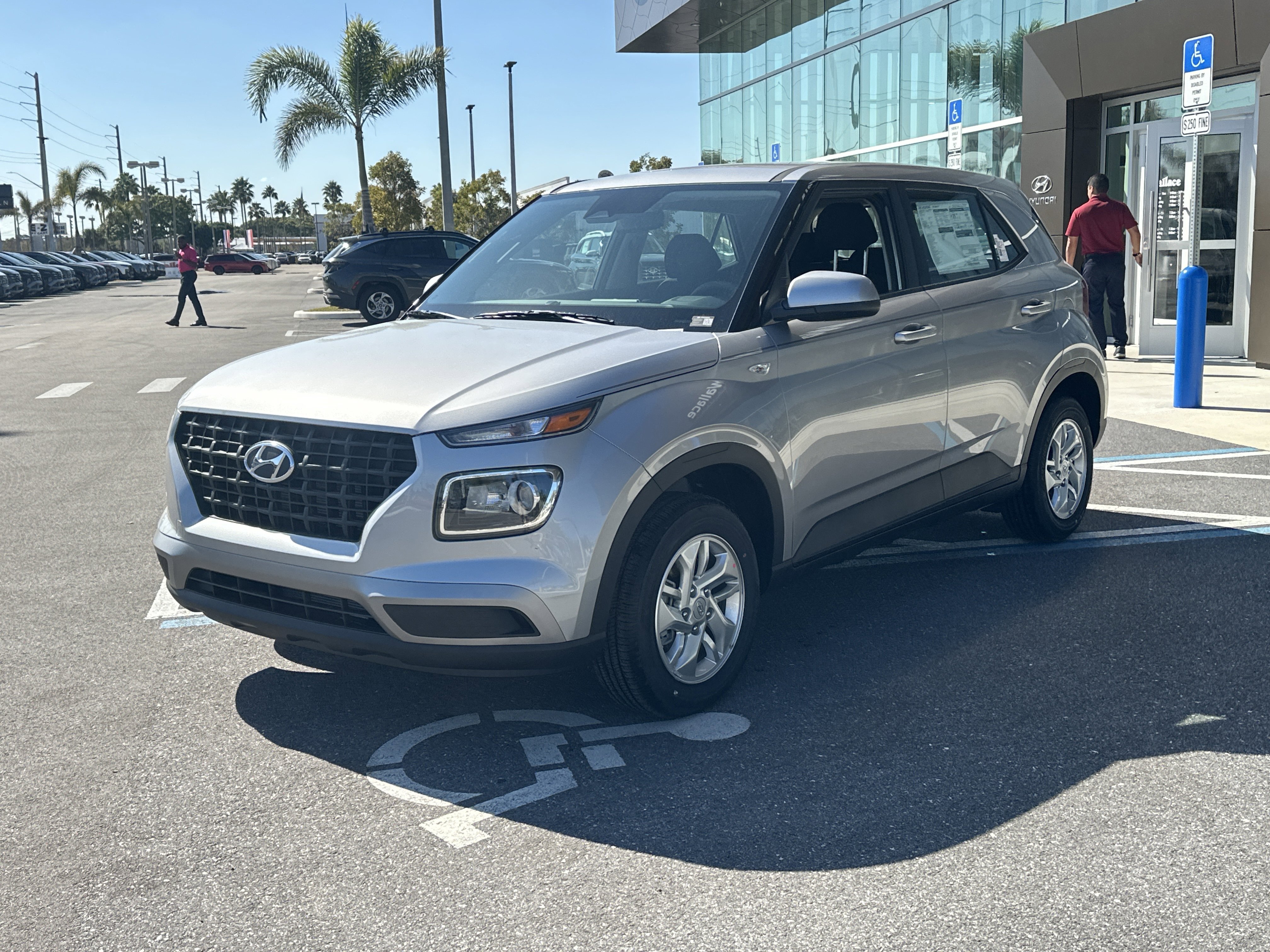 New 2026 Hyundai Venue SE FWD image 2