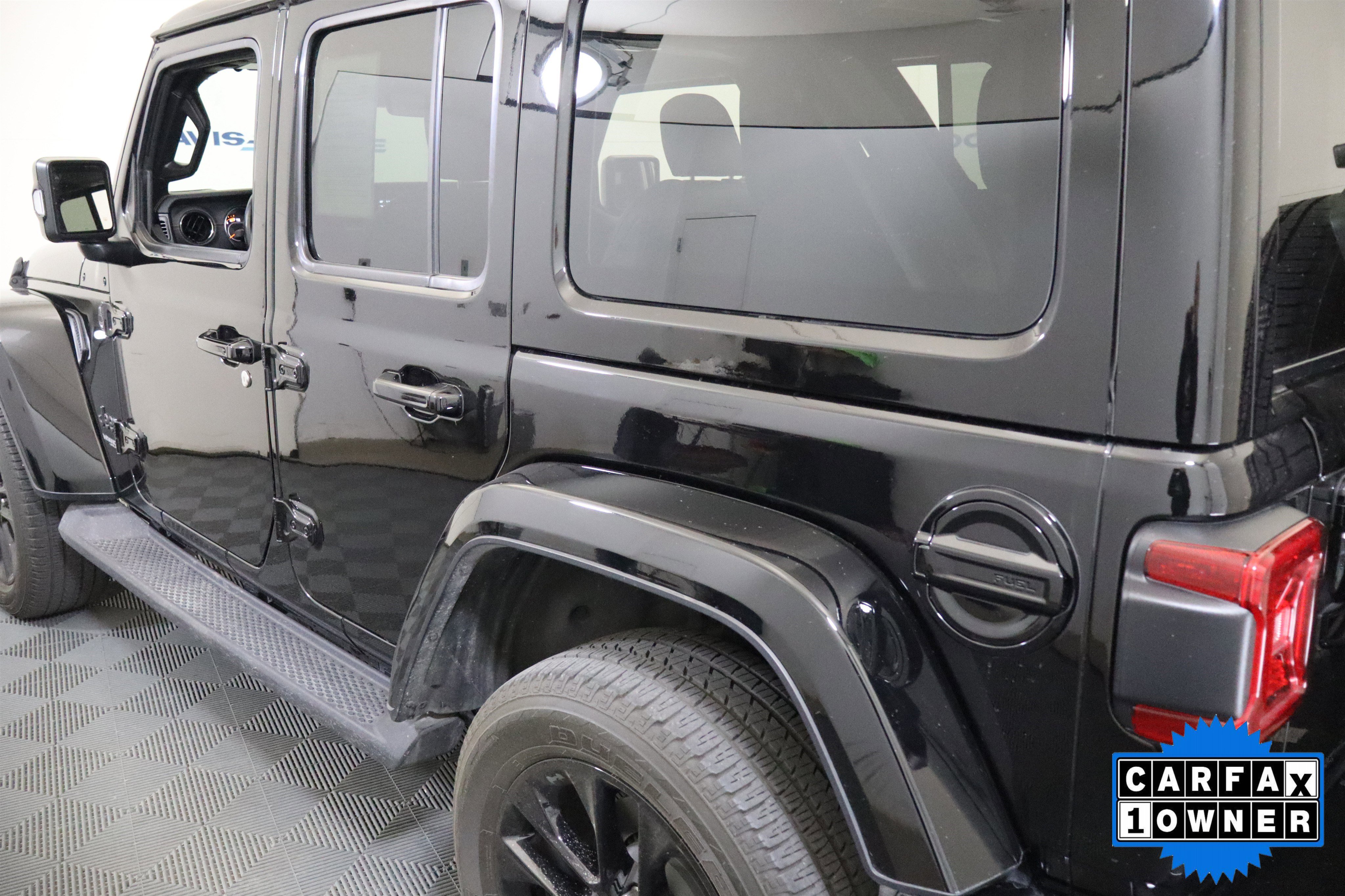 Used 2022 Jeep Wrangler Unlimited Sahara AWD/4WD image 11