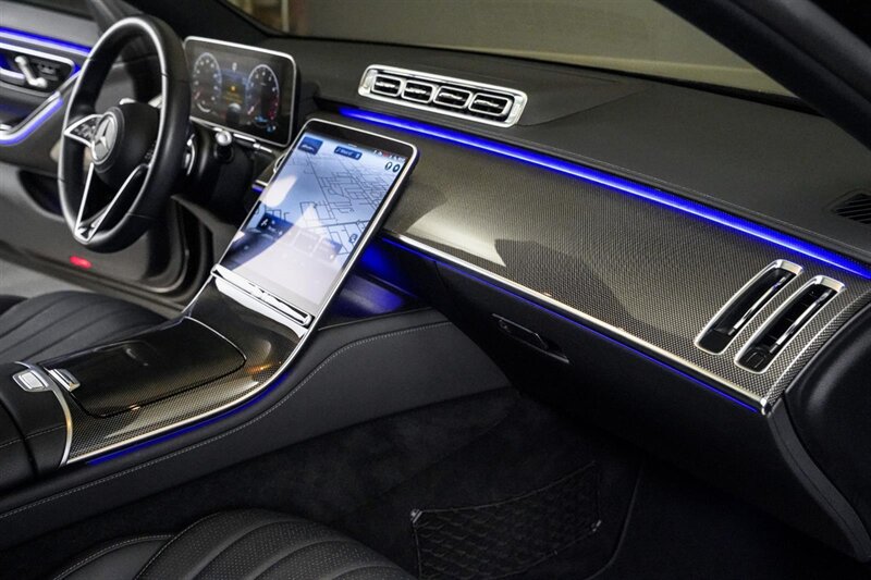 Used 2022 Mercedes-Benz S 500 4MATIC w/ AMG Line Package image 19