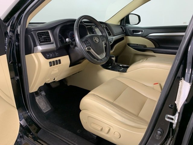 Used 2018 Toyota Highlander XLE image 21