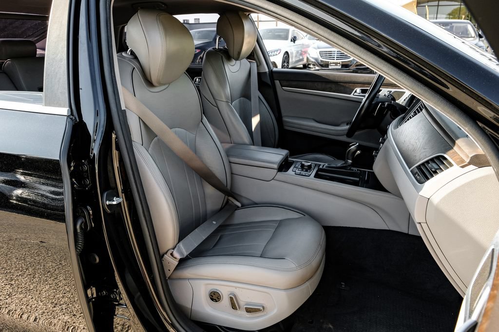 Used 2015 Hyundai Genesis 5.0 w/ Option Group 05 RWD image 35