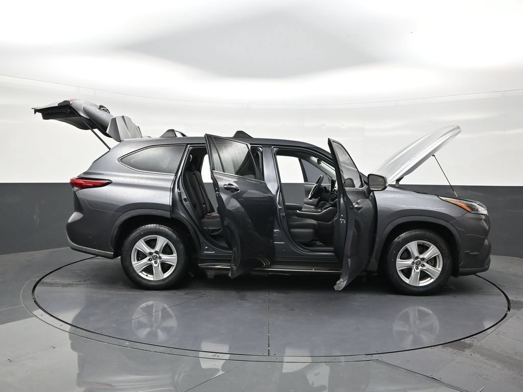 Used 2021 Toyota Highlander L FWD image 28
