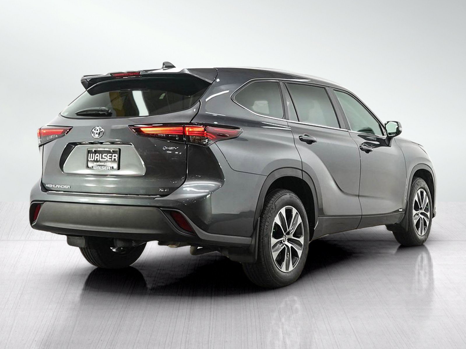 Used 2025 Toyota Highlander XLE AWD/4WD image 5