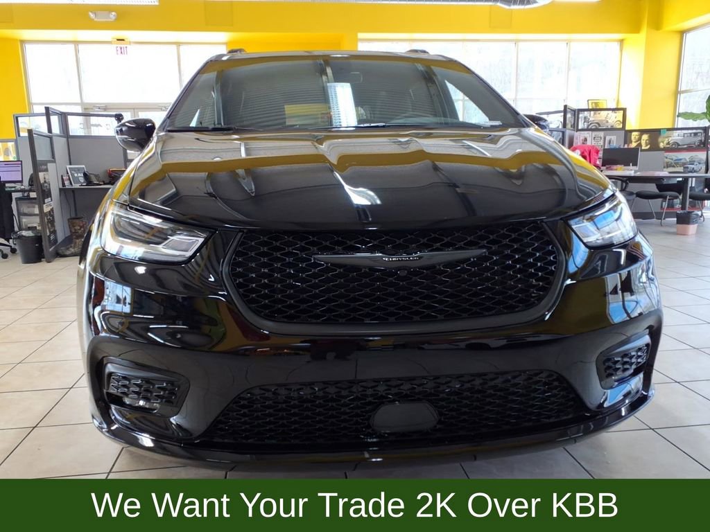 New 2026 Chrysler Pacifica Select w/ S Appearance Package image 3